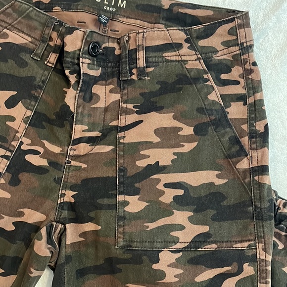 White House Black Market Camo Slim Crop Pants sz 2 - Picture 7 of 8